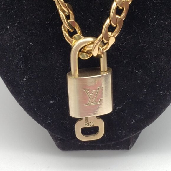 Louis Vuitton Gold Padlock W/ Unbranded Stainless Steel Gold Plated Cuban Chain - Picture 5 of 5